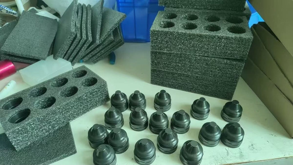 Sealed baffles sauce cups water proof containers