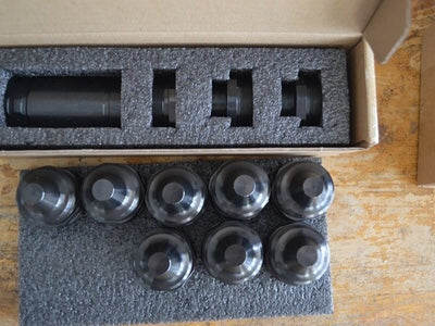 Sealed baffles sauce cups water proof containers